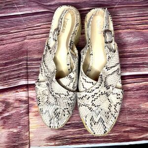 Bar III Snakeskin Women’s Wedge Shoe. Size 10